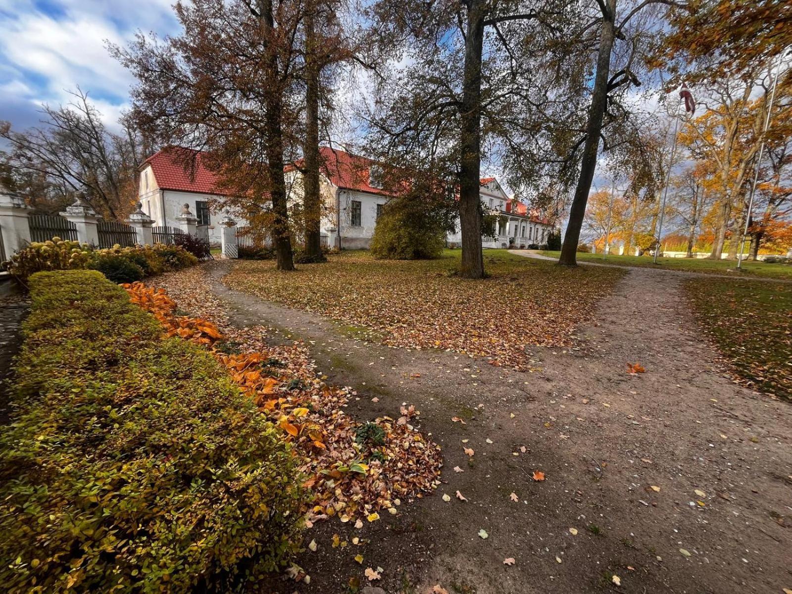 Hotel Blankenfeldes Muiza Tērvete Esterno foto